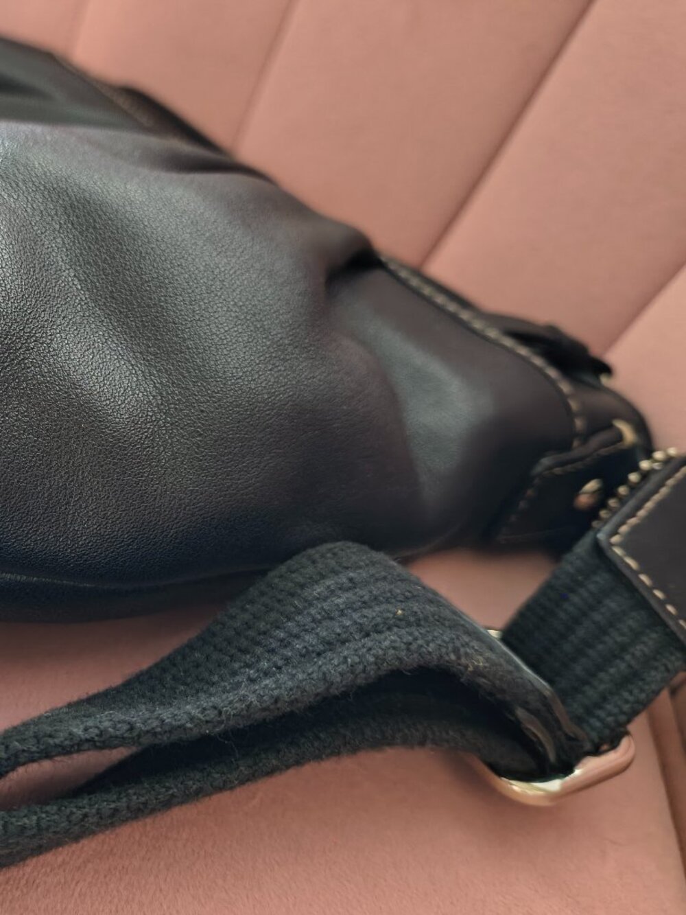 Coach Y2K Soho Leather Pleated Swingpack Bag sliver/black w/contrast stitching - Picture 5 of 8